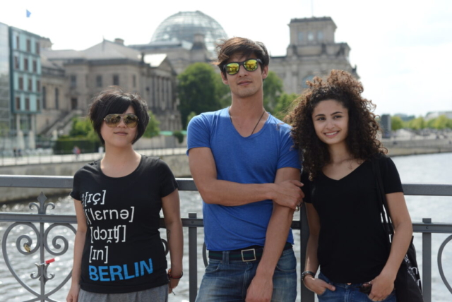 students-berlin-reichstag